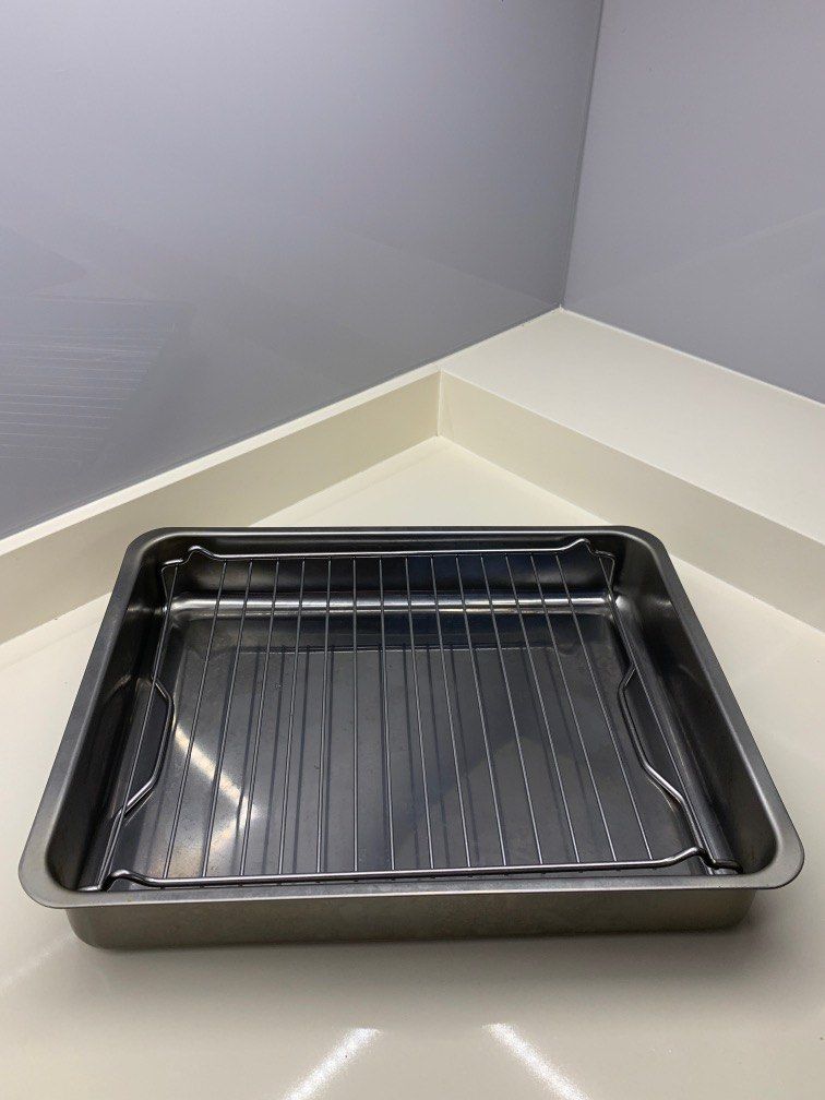 Roasting tin with grill rack, Furniture & Home Living, Kitchenware