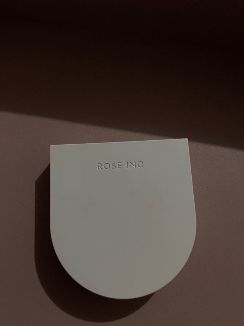 Rose inc (Category: Makeup) located in Navotas City. Submitted by Decluttering23 (Listing ID 1251177487, Image 1). Description: Rose inc blush in heliotrope -no box -like new Mod: lalamove or ggx .