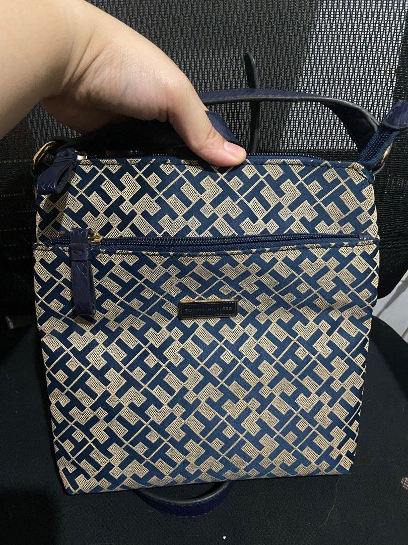 Tommy hilfiger hotsell bags under 1000