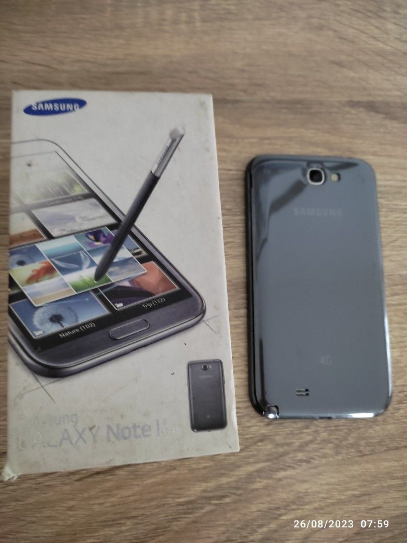 Samsung Galaxy Note II 4g (Category: Samsung) located in Quezon City. Submitted by mariatqc (Listing ID 1251108221, Image 1). Description: Samsung Galaxy Note II 4g for parts out 16gb with pen and box No crack. Clean front and back. Doesn't turn on. Not used it for a long time..