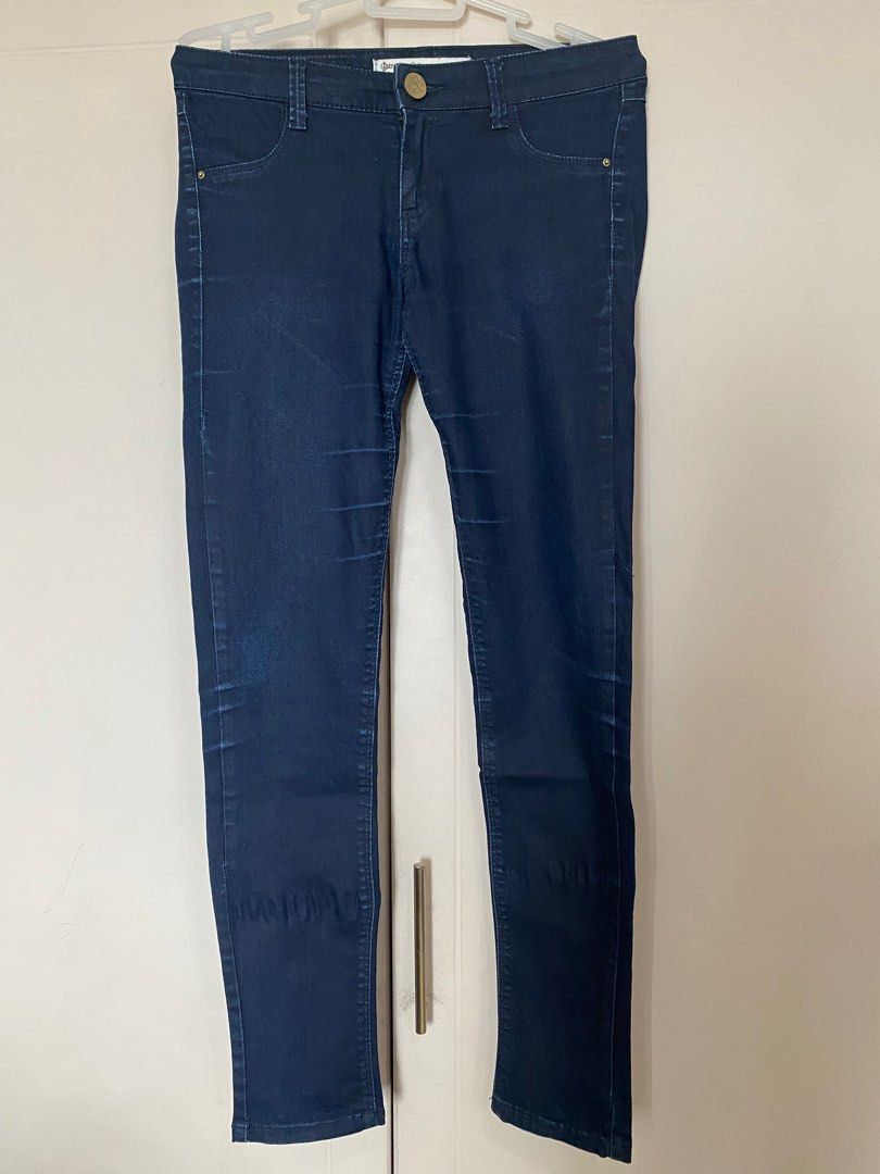 Skinny Jeans (Category: Jeans) located in Quezon City. Submitted by inxshop (Listing ID 1251258693, Image 2). Description: Stradivarius navy blue skinny jeans Semi stretchable Can fit XS to S frames Brand tag at the back needs to be glued but other than that, everything’s okay 👍🏼 .