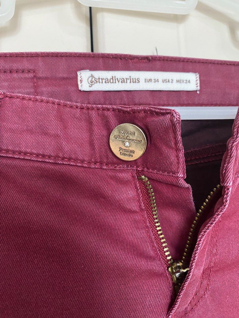 Skinny Jeans (Category: Jeans) located in Quezon City. Submitted by inxshop (Listing ID 1251259200, Image 1). Description: Stradivarius skinny jeans Wine red color with gold button Semi stretchable Good condition .