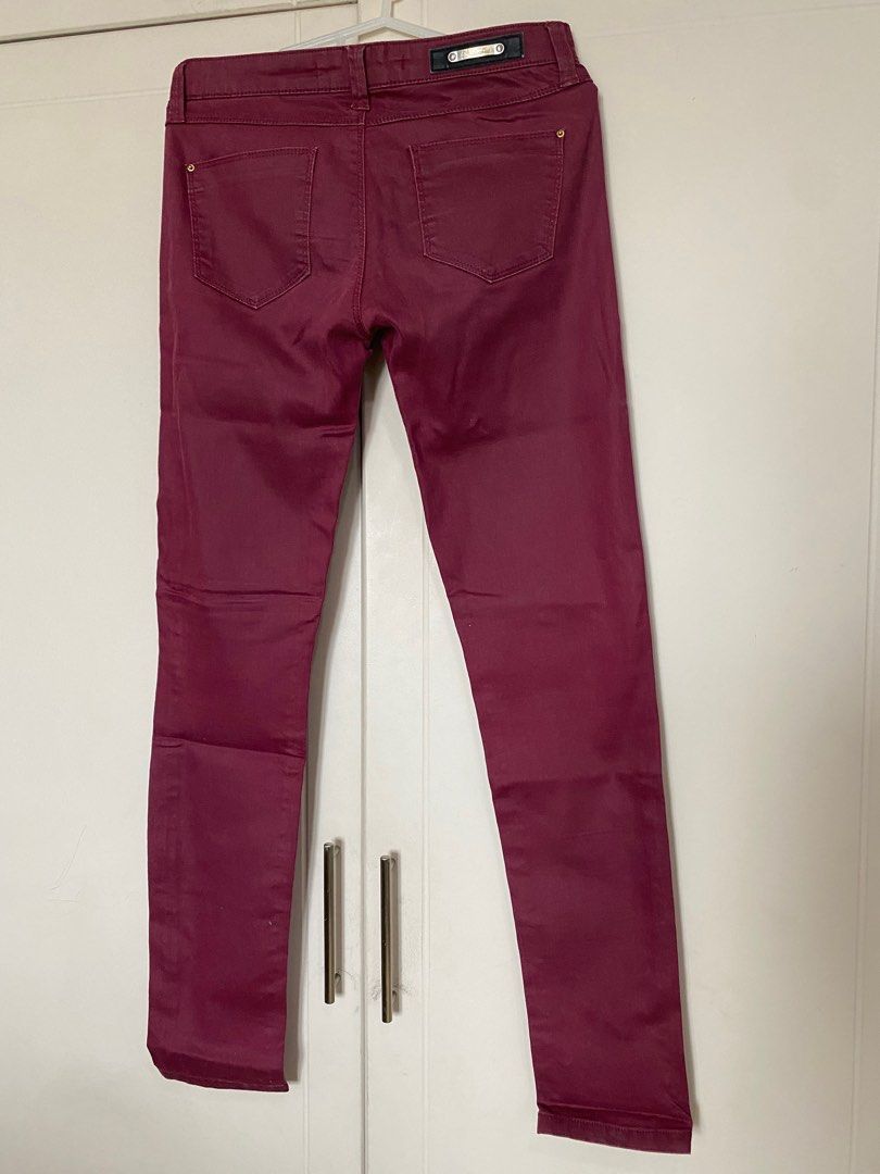 Skinny Jeans (Category: Jeans) located in Quezon City. Submitted by inxshop (Listing ID 1251259200, Image 3). Description: Stradivarius skinny jeans Wine red color with gold button Semi stretchable Good condition .