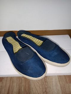 SLIP ON SHOES