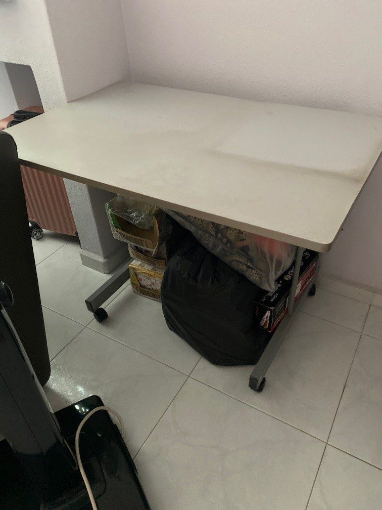 Study Table (Category: Tables & Sets) located in Singapore. Submitted by hamssy (Listing ID 1251160938, Image 1). Description: .