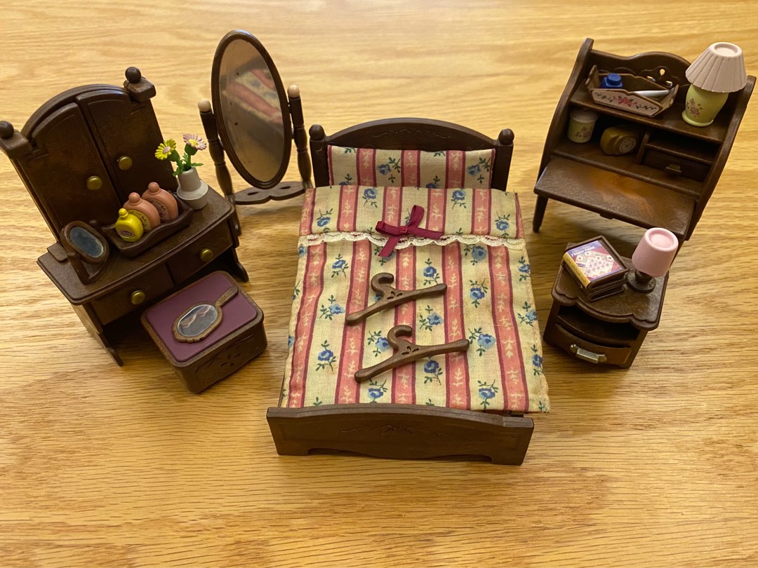 Sylvanian families master bedroom set clearance