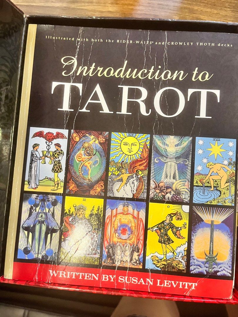 The Complete Tarot Kit, Hobbies & Toys, Books & Magazines, Fiction