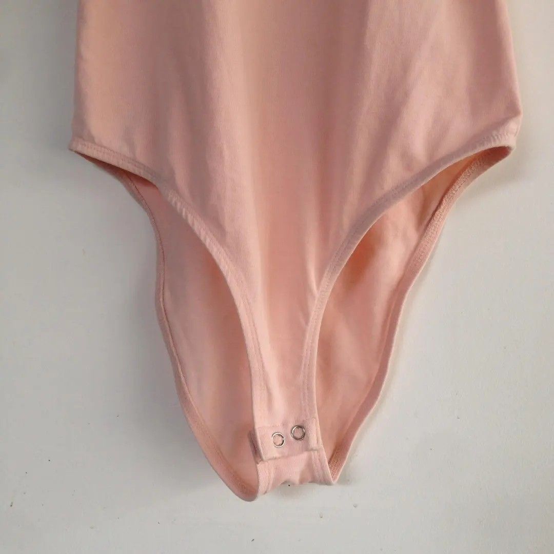TOPSHOP one piece swimsuit (Category: Bikinis & Swimsuits) located in San Fernando. Submitted by hellokteesph (Listing ID 1251141274, Image 3). Description: from 300 to 250 last price 230 + sf small.