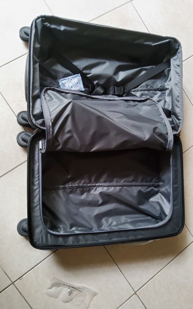 TUMI hard shell super light carryon luggage V3, Hobbies & Toys, Travel