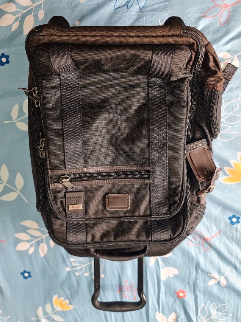 Tumi trolly clearance