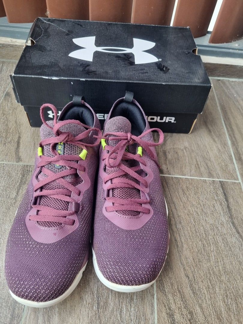 Under armour shoes size hot sale 9