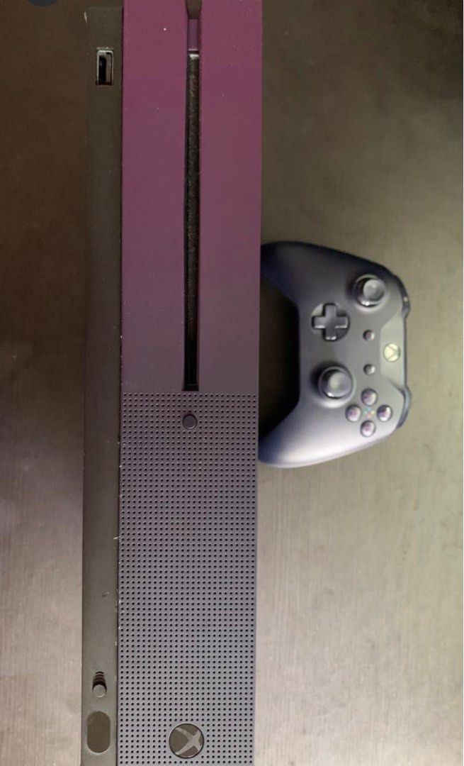 Xbox One S 1TB Devil May Cry Edition top condition Video