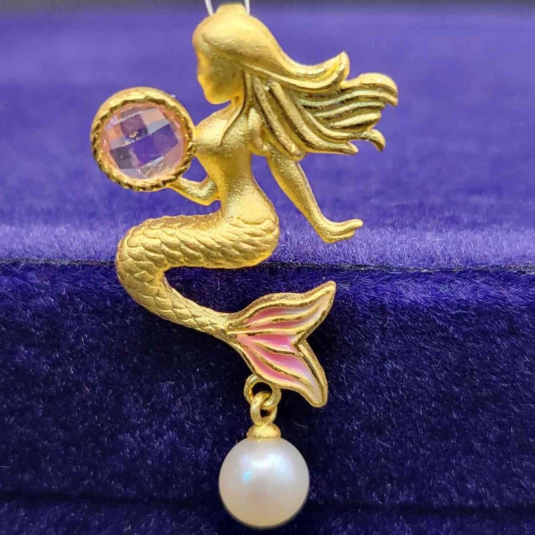 Gold top mermaid pendant