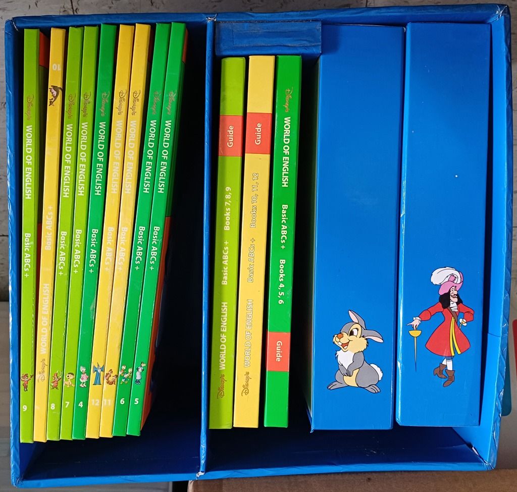 迪士尼美語世界Disney World of English DWE Activity box and 