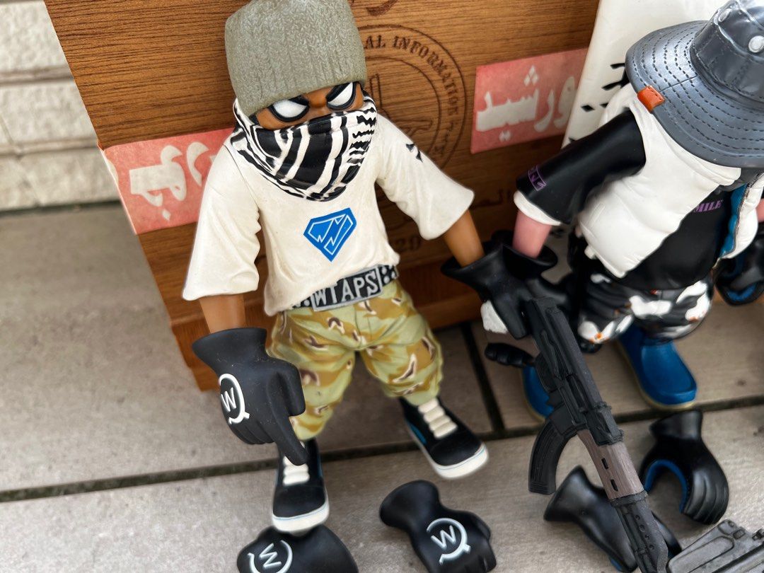 全套full set WTAPS x fighting force friends military vinyl figure