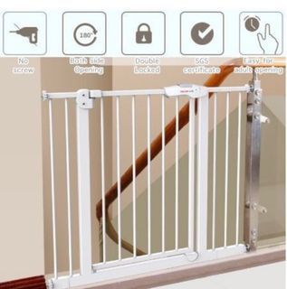 Adjustable safety baby gate