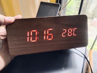 Affordable Team Kahoy Desk Clock for only 500 php
battery operated / with free adaptor 😍😮👌
