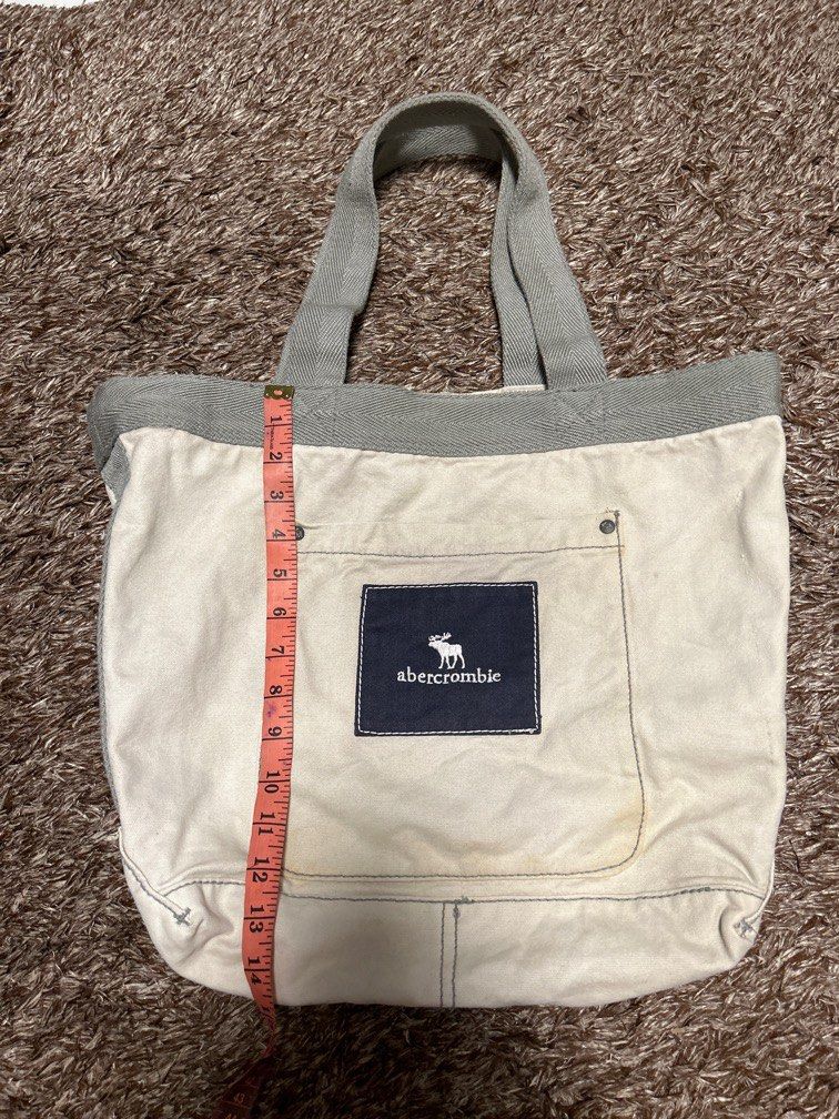 Authentic Abercrombie catcha tote shoulder bag (Category: Tote Bags) located in Silang. Submitted by sari2bilina (Listing ID 1251381053, Image 1). Description: .