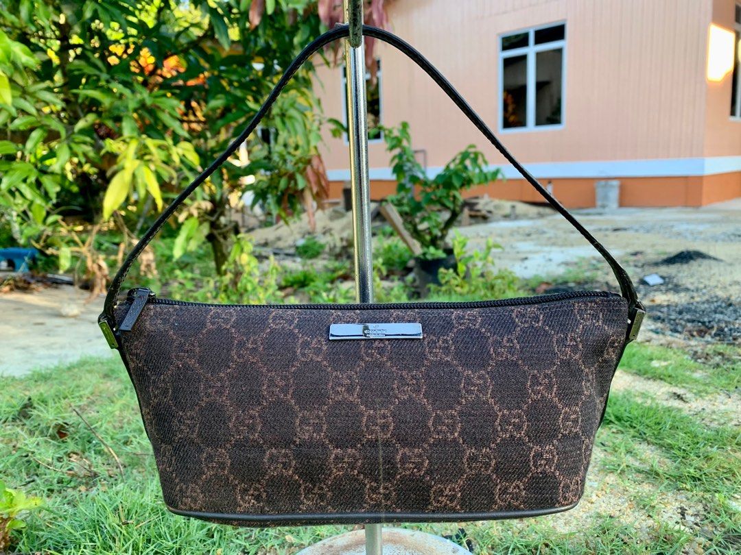 Gucci GG Supreme Clutch Bag, Luxury, Bags & Wallets on Carousell