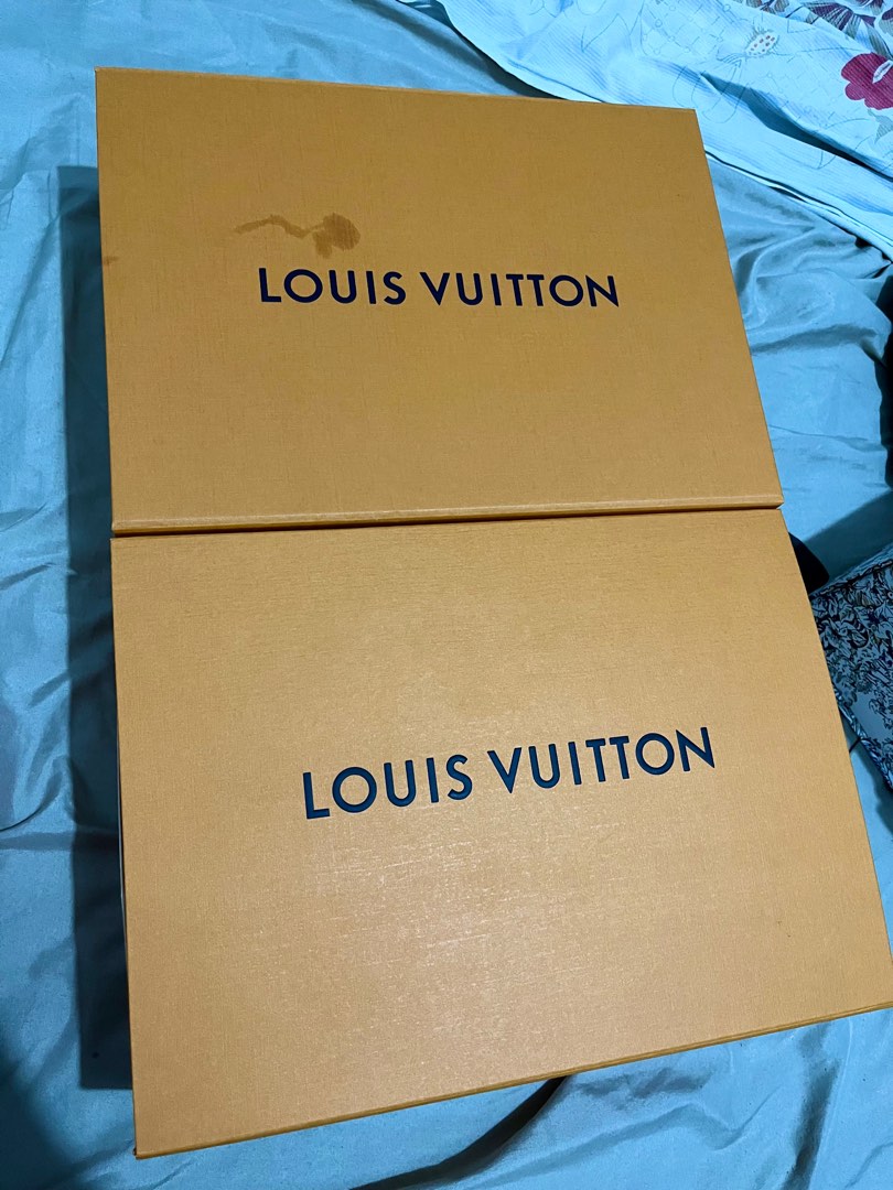 Two-tier Louis Vuitton Gift Box and Handbag - CakeIndulge PH