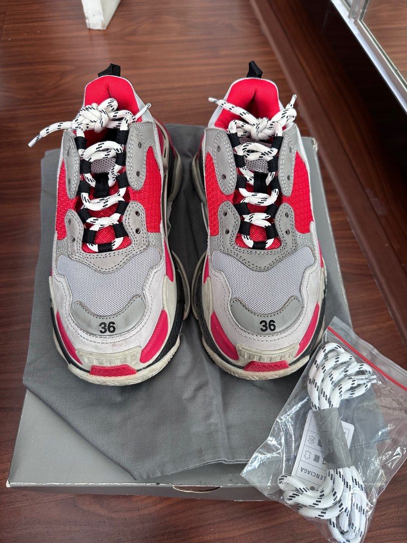 Balenciaga triple s sneakers original, Fesyen Wanita, Sepatu di
