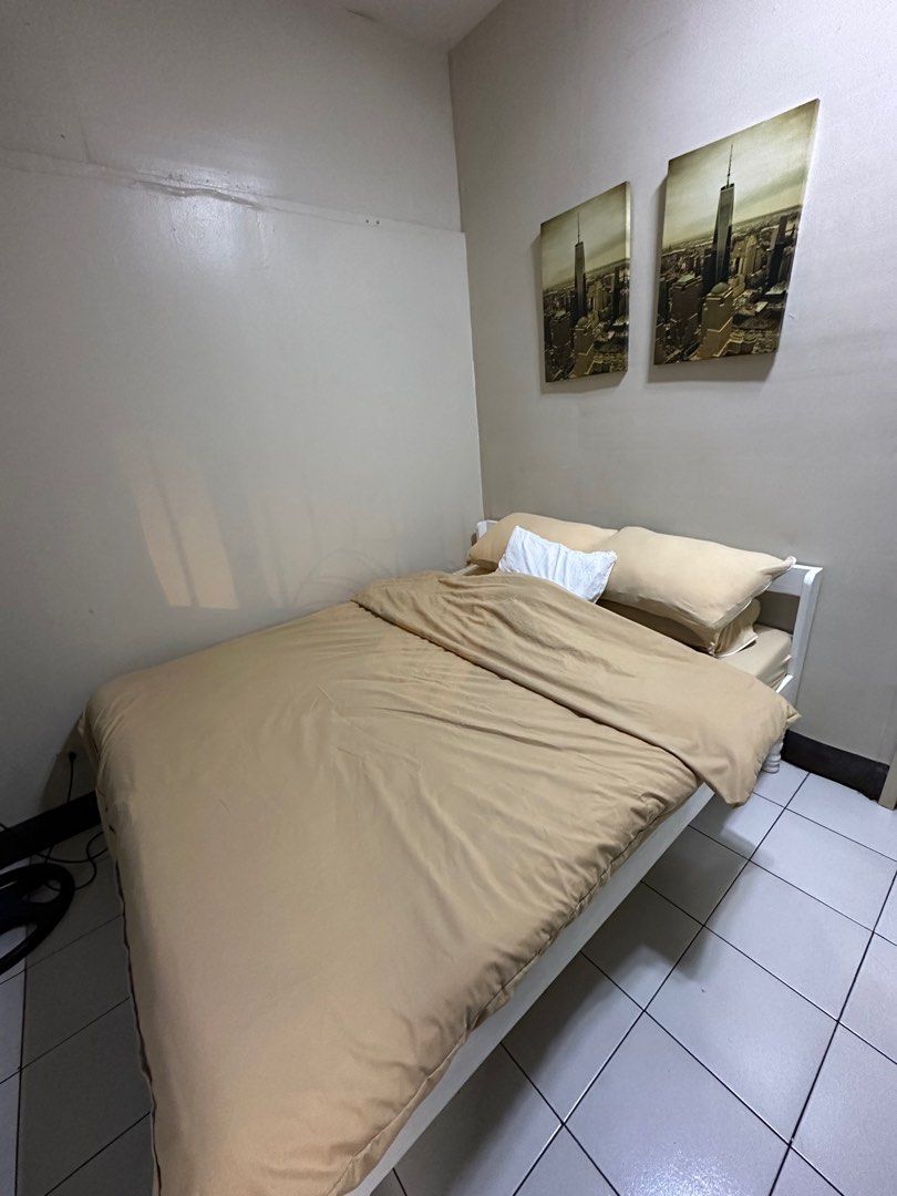RUSH SALE BEDFRAME MATTRESS QUEEN SIZE