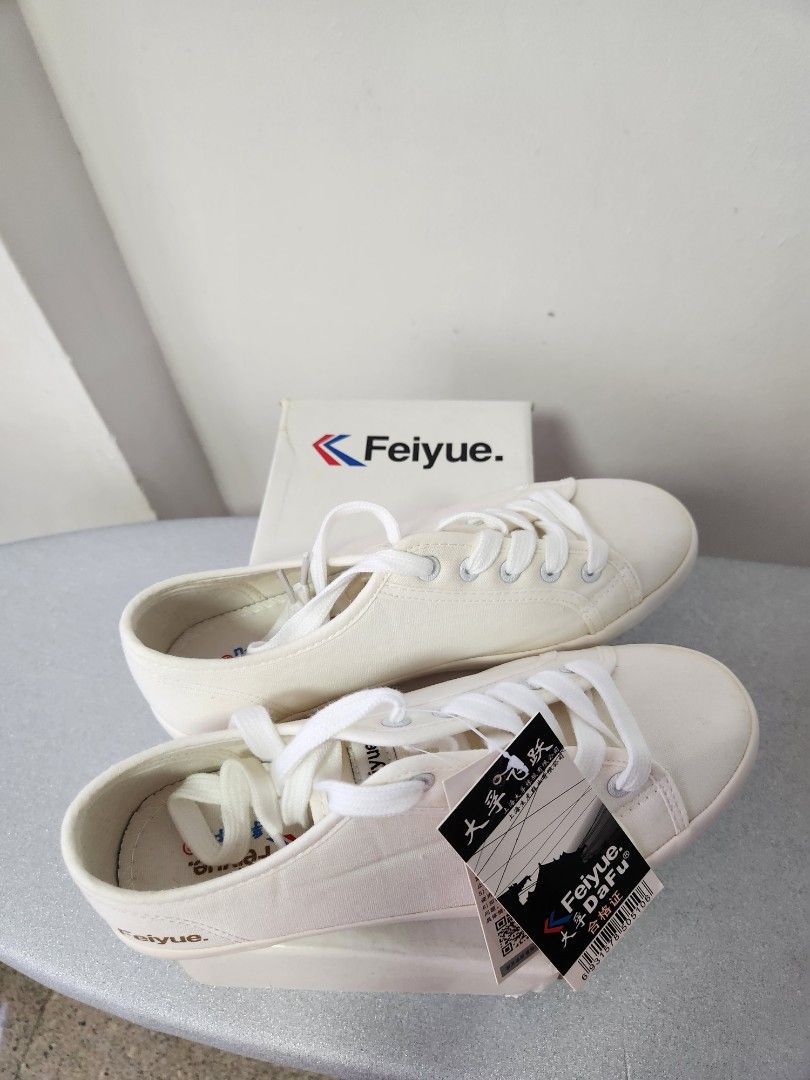 White canvas on sale trainers womens