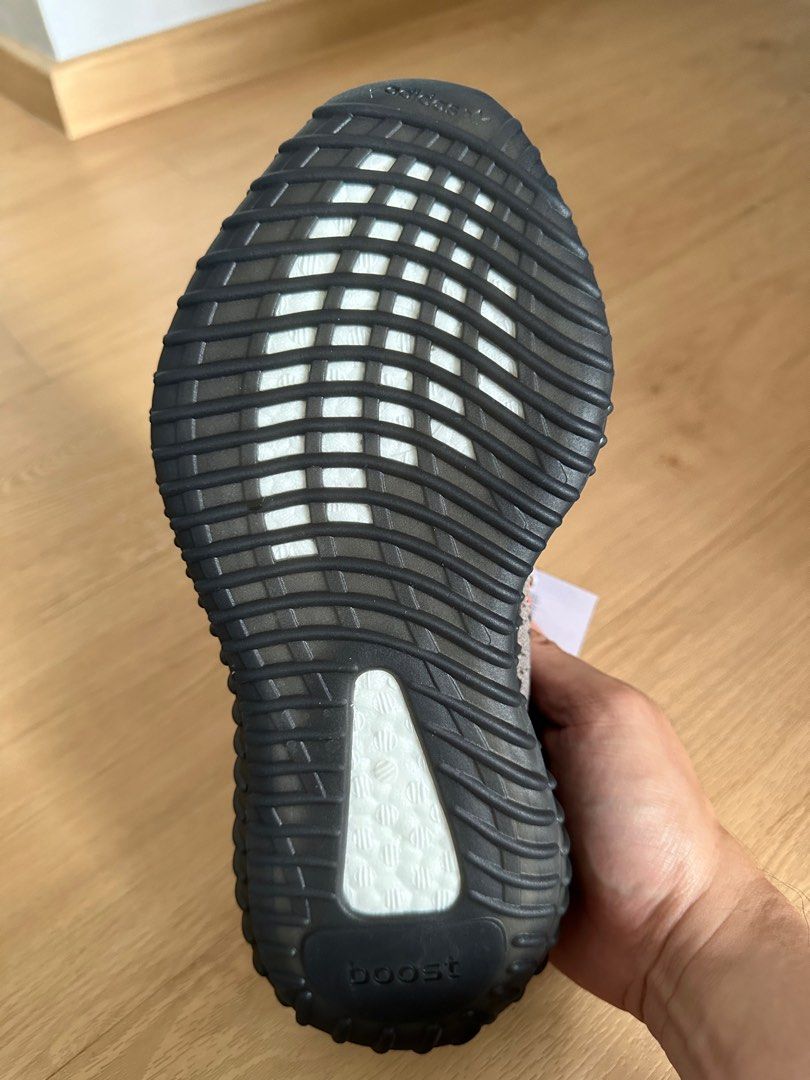 BNIB US6 Adidas Yeezy Boost 350 V2 Carbon Beluga