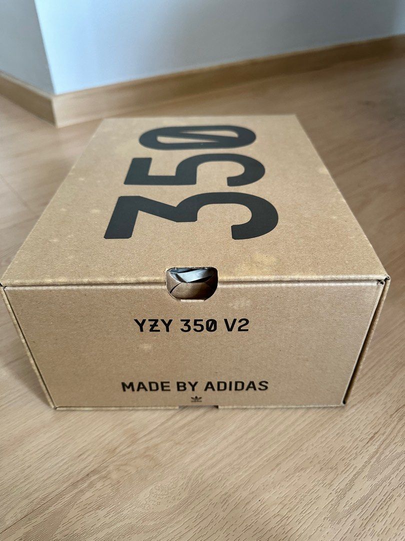 Box of discount yeezy boost 35