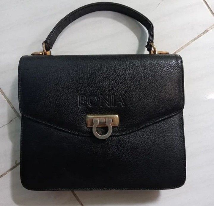 Bonia Bucket Bag, Fesyen Wanita, Tas & Dompet di Carousell