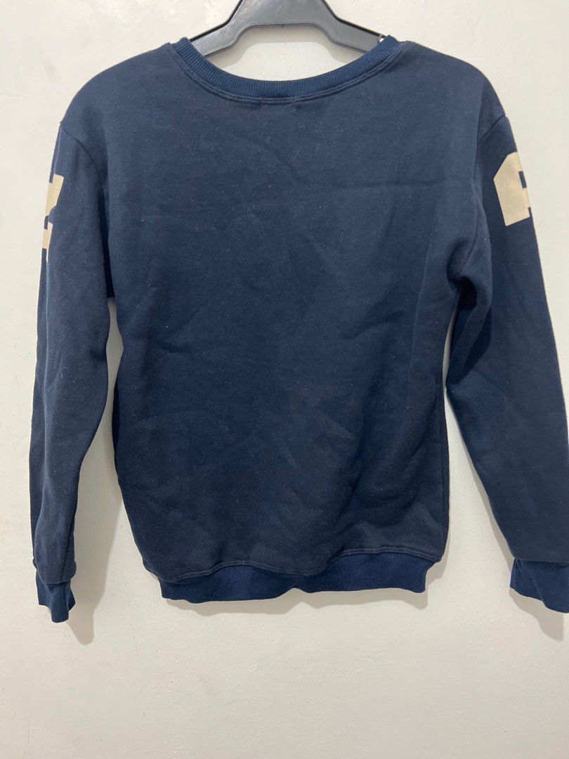 Brooklyn Sweater (Category: Longsleeves) located in Sogod. Submitted by beeeeehhhh (Listing ID 1251455701, Image 2). Description: Size: S-M RFS: Declutter.