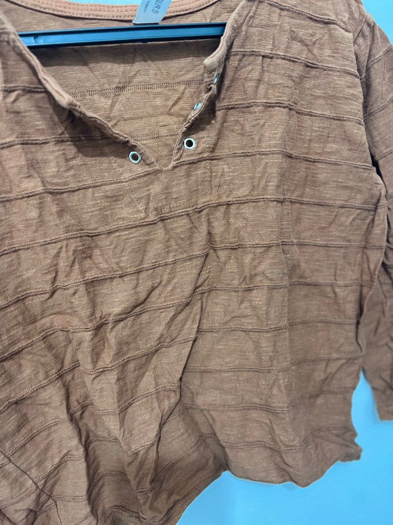 Brown LongSleeve Shirt (Category: Blouses) located in Sogod. Submitted by beeeeehhhh (Listing ID 1251456076, Image 2). Description: Size: S-M RFS: Declutter.