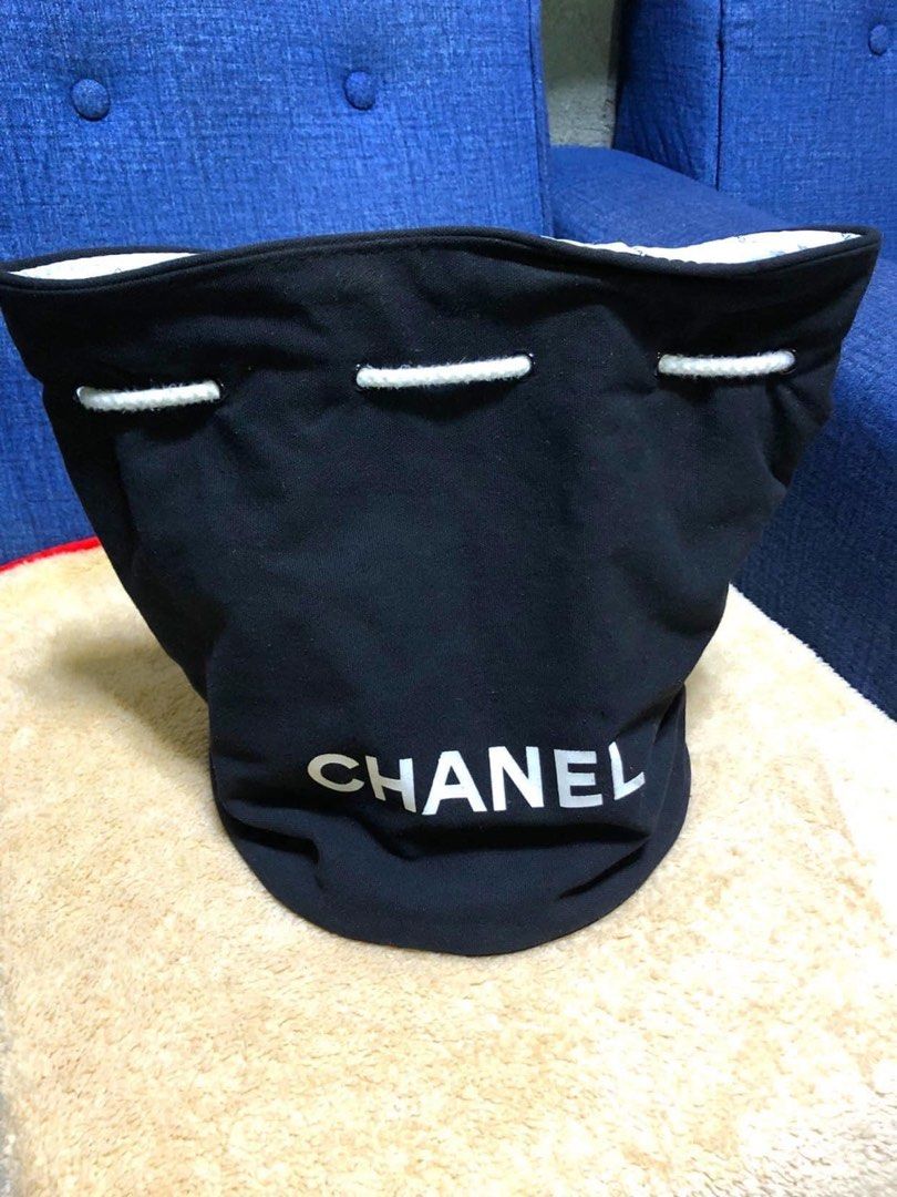 Chanel Drawstring Backpack (Category: Luxury Bags & Wallets) located in Legazpi City. Submitted by twicebutnicebyxxi (Listing ID 1251393205, Image 2). Description: CHANEL VIP GIFT FROM JAPAN BOX HOLOGRAM WATERPROOF LINING ISSUE LINING MINIMAL CRACKINGS .