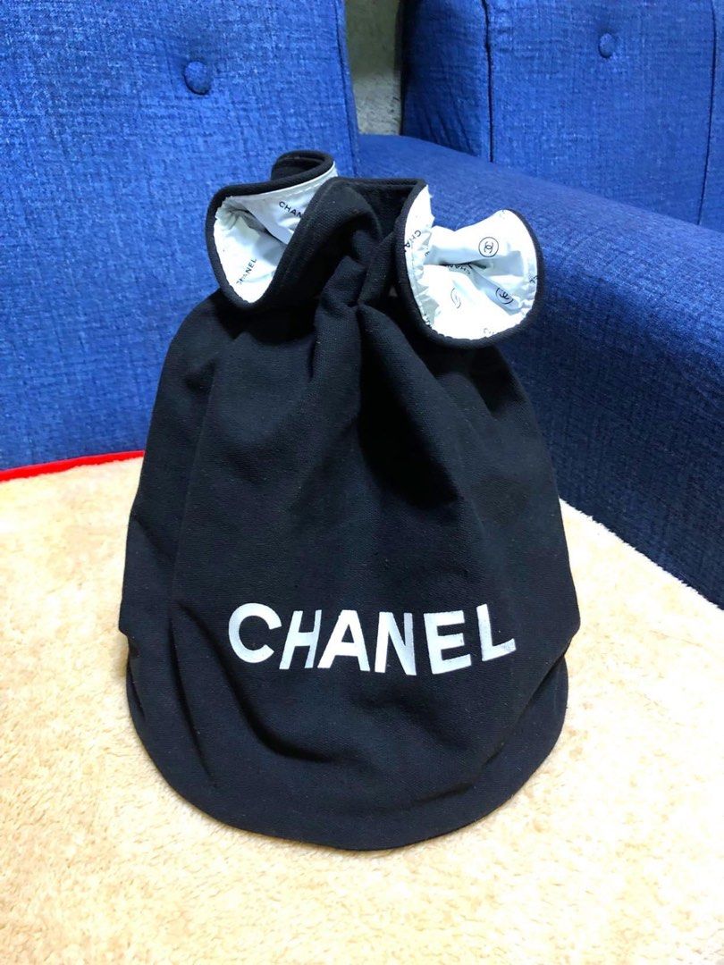 Chanel Drawstring Backpack (Category: Luxury Bags & Wallets) located in Legazpi City. Submitted by twicebutnicebyxxi (Listing ID 1251393205, Image 1). Description: CHANEL VIP GIFT FROM JAPAN BOX HOLOGRAM WATERPROOF LINING ISSUE LINING MINIMAL CRACKINGS .