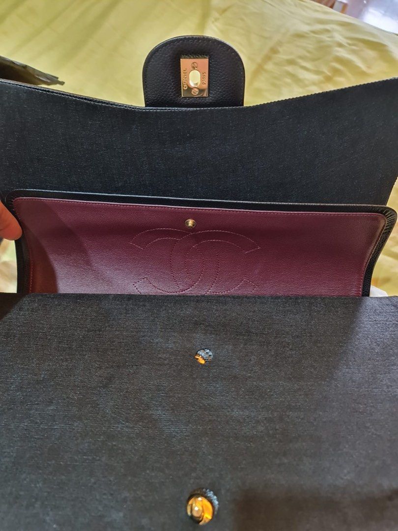 Maxi classic handbag, Grained calfskin & gold-tone metal, black — Fashion