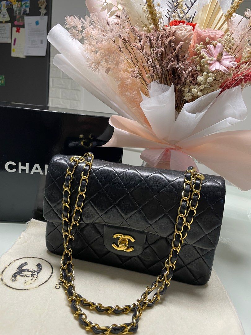 Chanel vintage classic flap black in small size