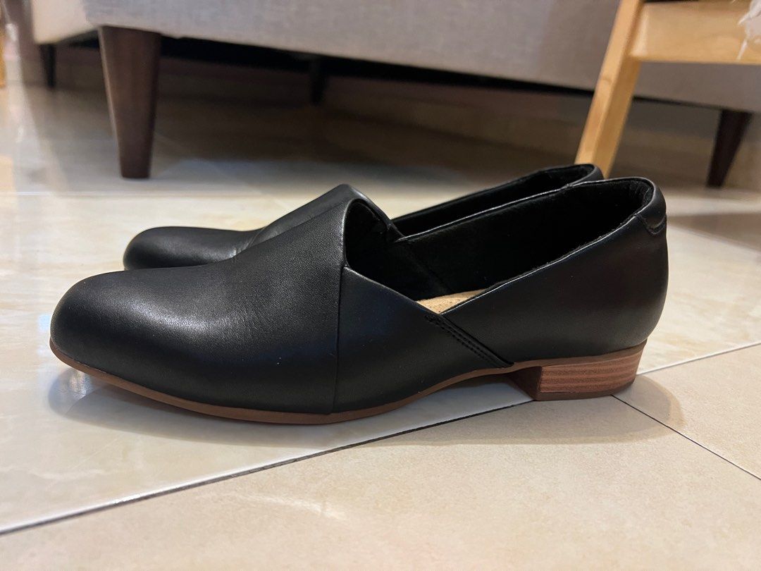 Clarks ladies deals black work shoes