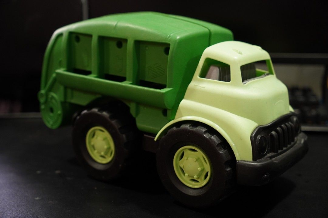 Clearance Sell) Well Used Big Toy Cars not for fussy buyers