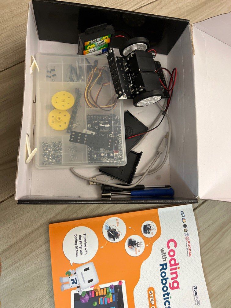 Coding with Robotics （分類：益智學習玩具）位於 Hong Kong。 由 jofatlady 提交（商品編號 1251325740，圖片 2）。簡介： 只玩過兩次。