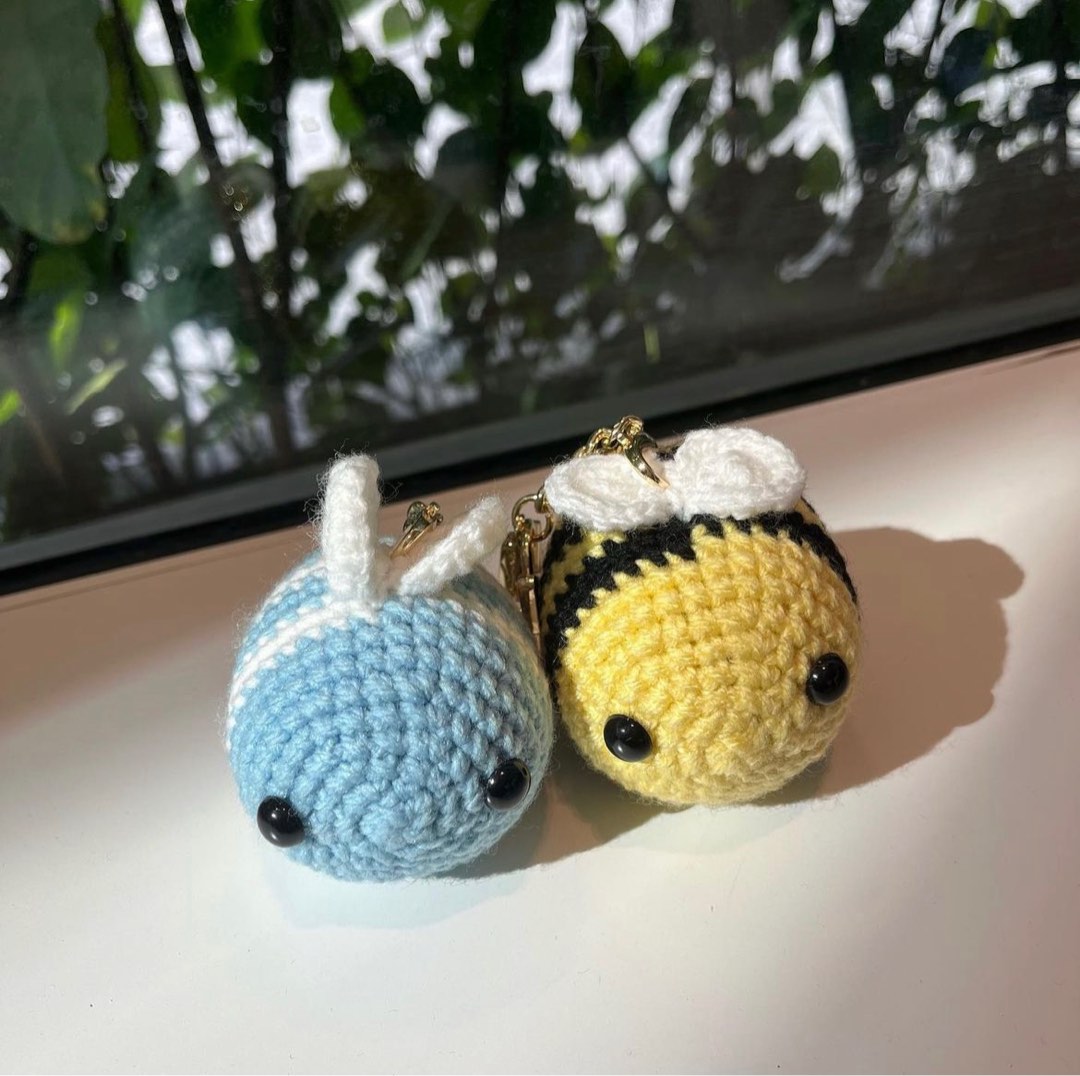 crochet bee keychain!, Hobbies & Toys, Stationery & Craft, Handmade