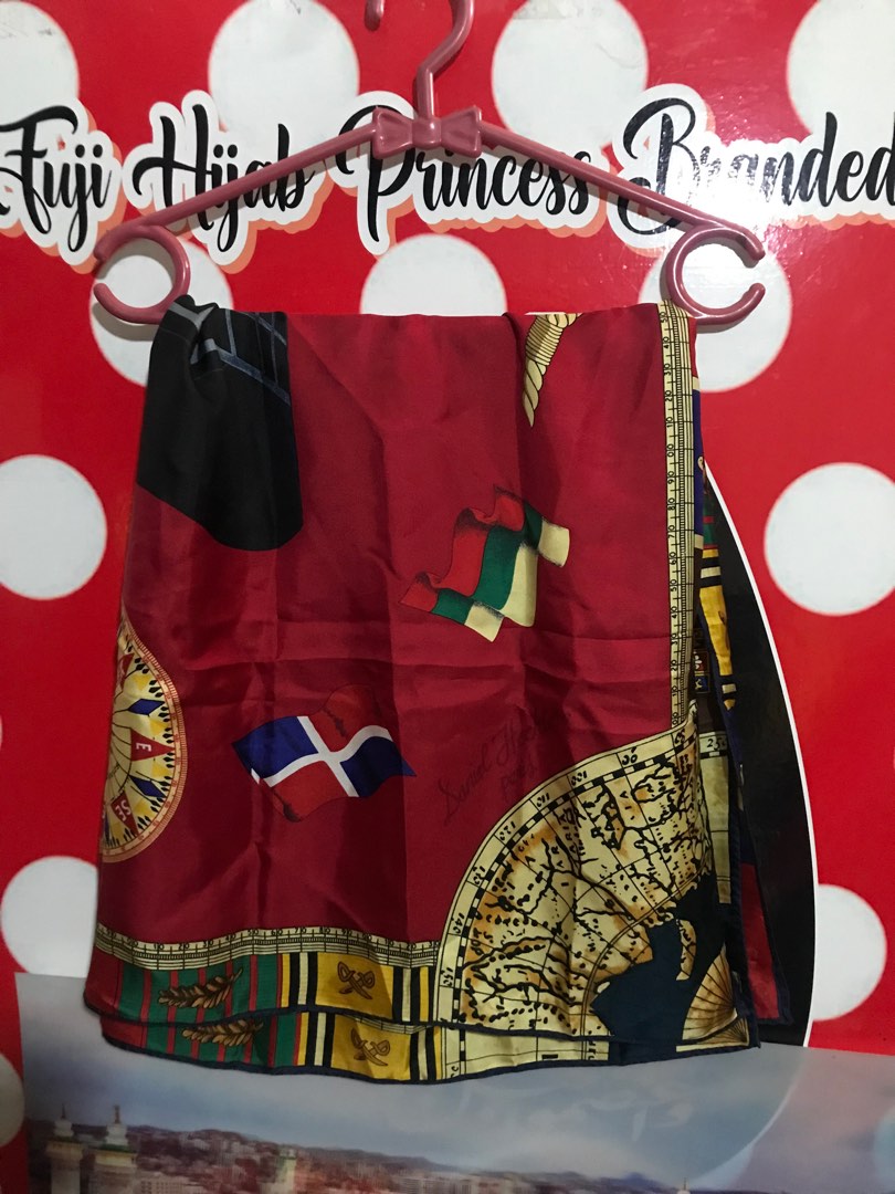 Daniel hetcher, Fesyen Wanita, Muslim Fashion, Syal di Carousell