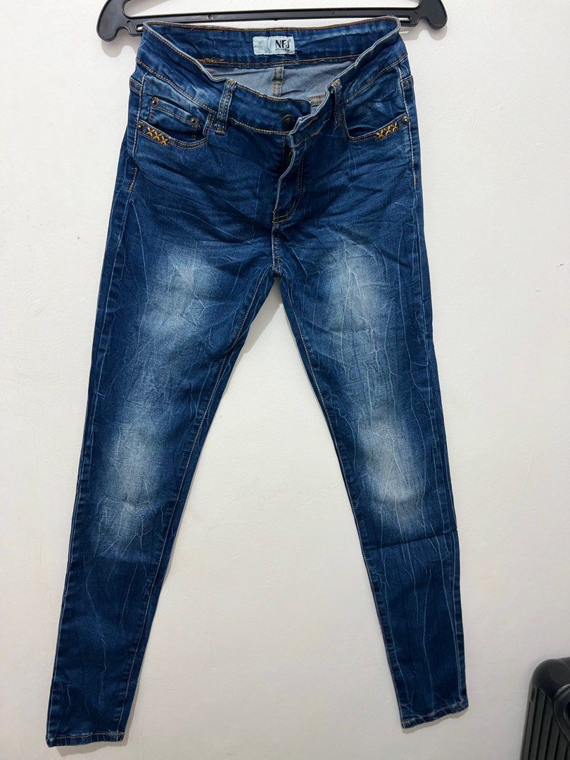 Denim Jeans (Category: Jeans) located in Sogod. Submitted by beeeeehhhh (Listing ID 1251455335, Image 1). Description: Size: 26-27 RFS: Declutter.