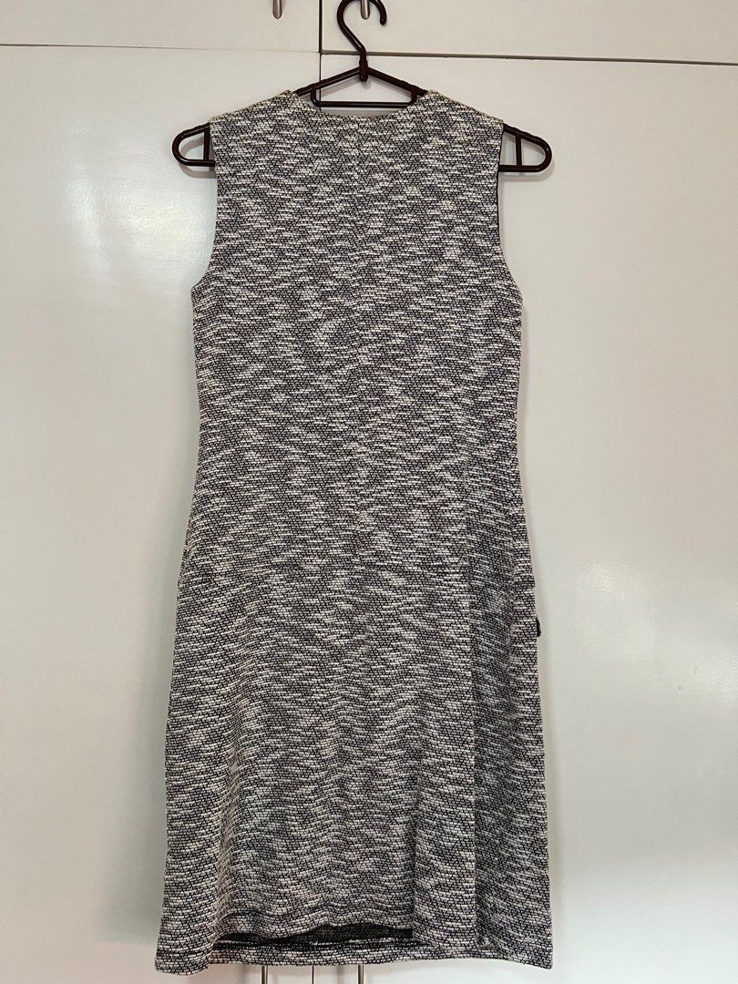 Dorothy Perkins Dress with pockets (Category: Dresses) located in Quezon City. Submitted by katguerrers (Listing ID 1251336010, Image 2). Description: Length: 33” With unnoticeable discoloration at the back (can be removed with wash).