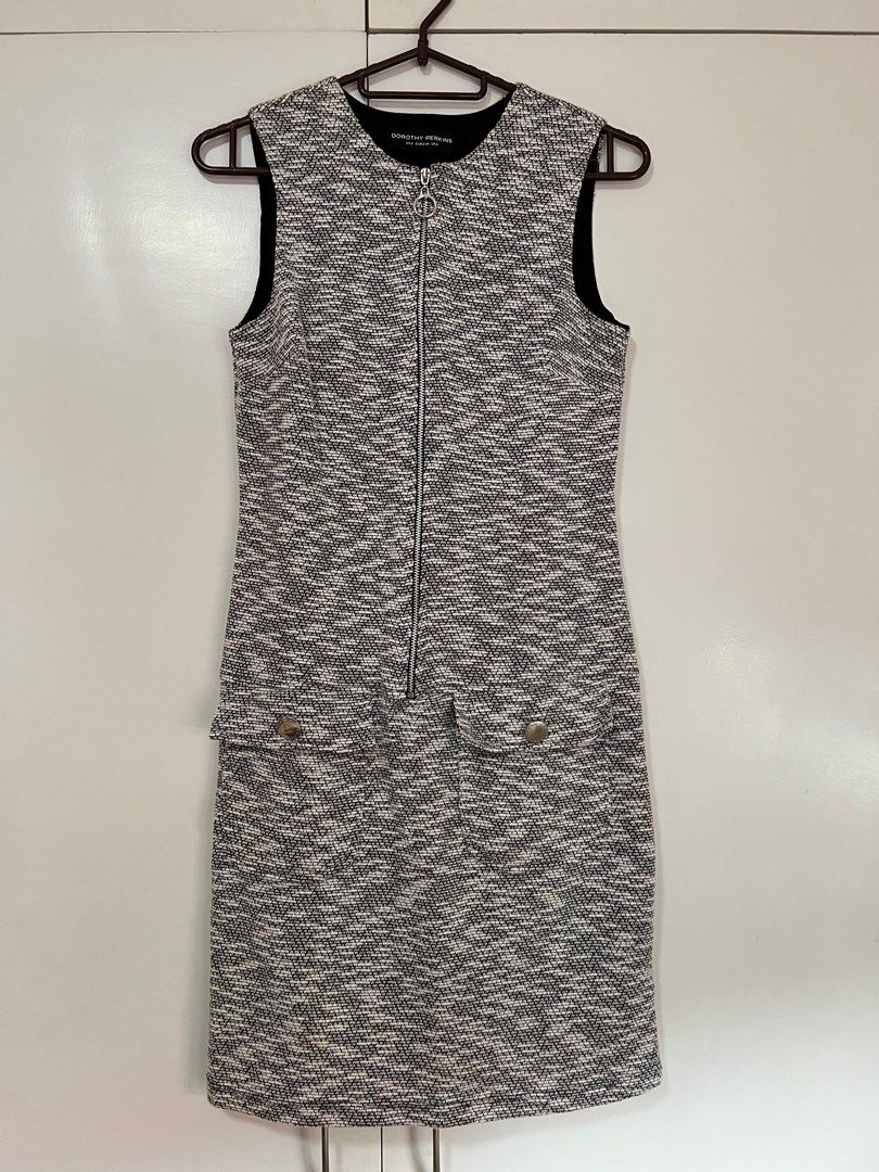 Dorothy Perkins Dress with pockets (Category: Dresses) located in Quezon City. Submitted by katguerrers (Listing ID 1251336010, Image 1). Description: Length: 33” With unnoticeable discoloration at the back (can be removed with wash).