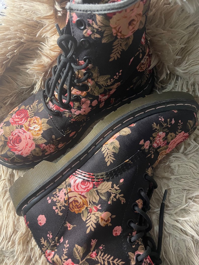 Dr martens canvas shop floral boots