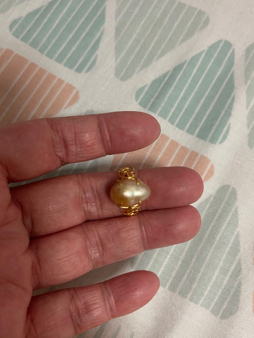 Golden shop pearl colour
