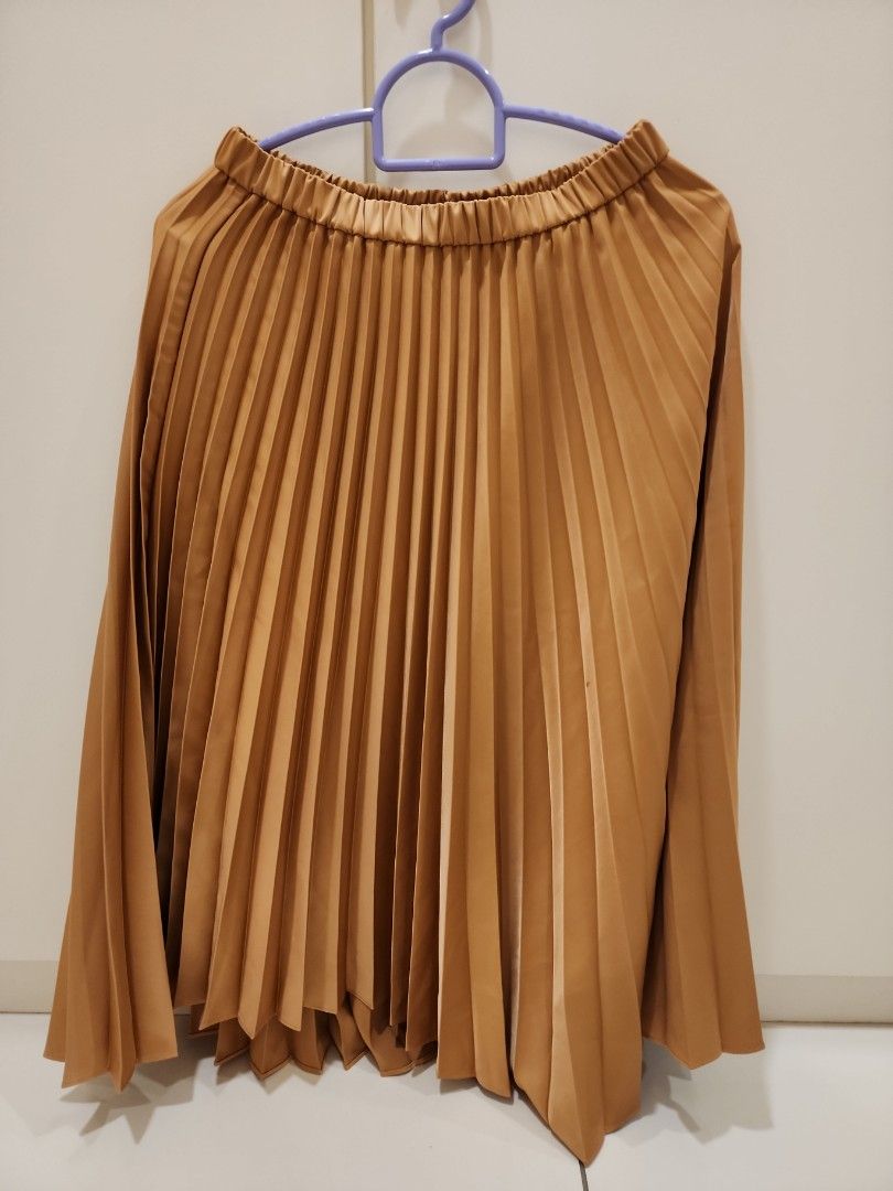 Gold pleated skirt