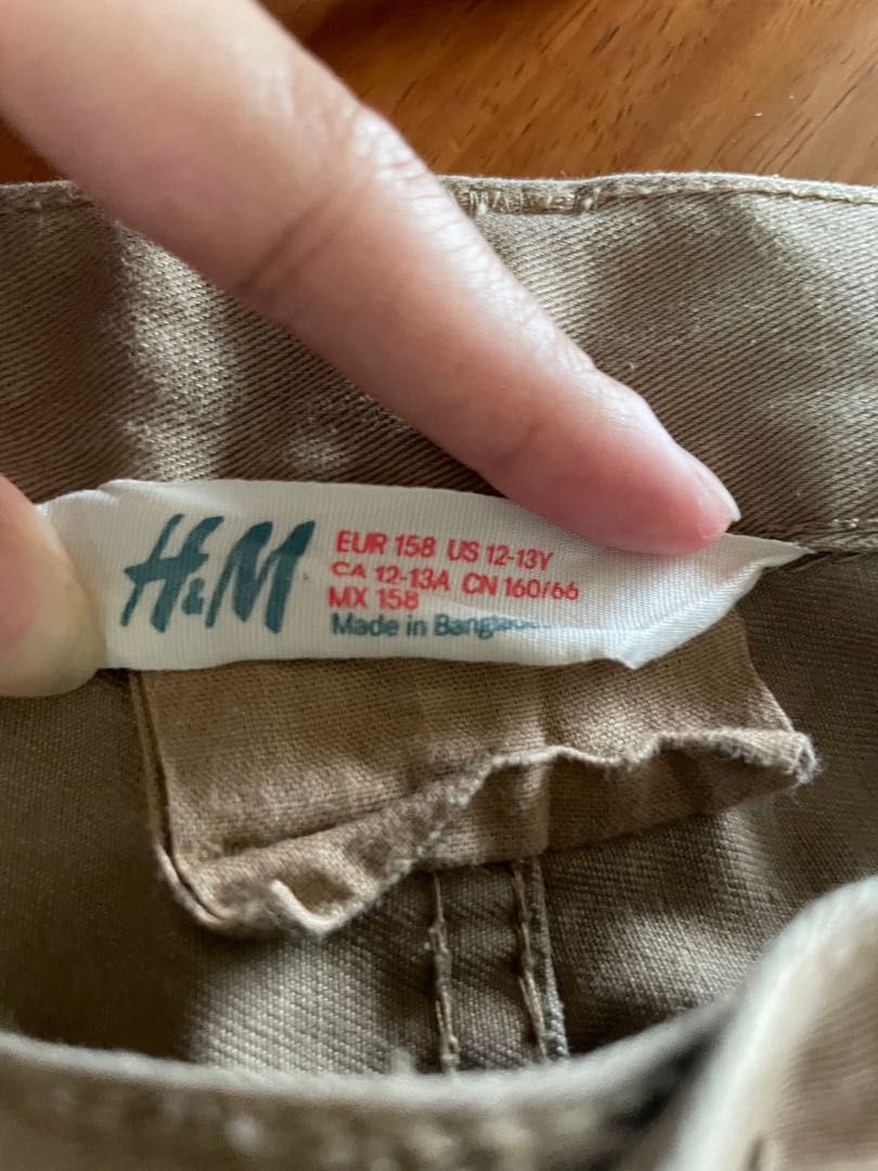 H&M Men’s Khaki Pants (Category: Trousers) located in Quezon City. Submitted by claire.kt (Listing ID 1251336053, Image 2). Description: H&M Size: EU 158cm, 12-13 yrs old.