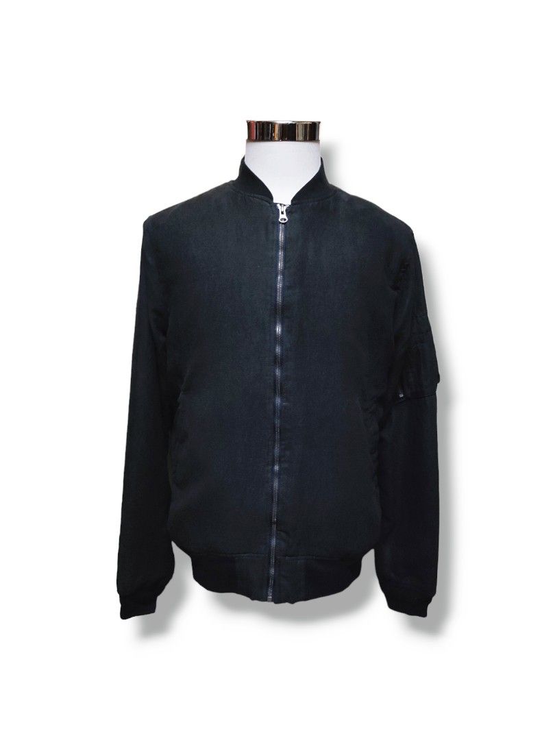 Jaket deals bomber branded