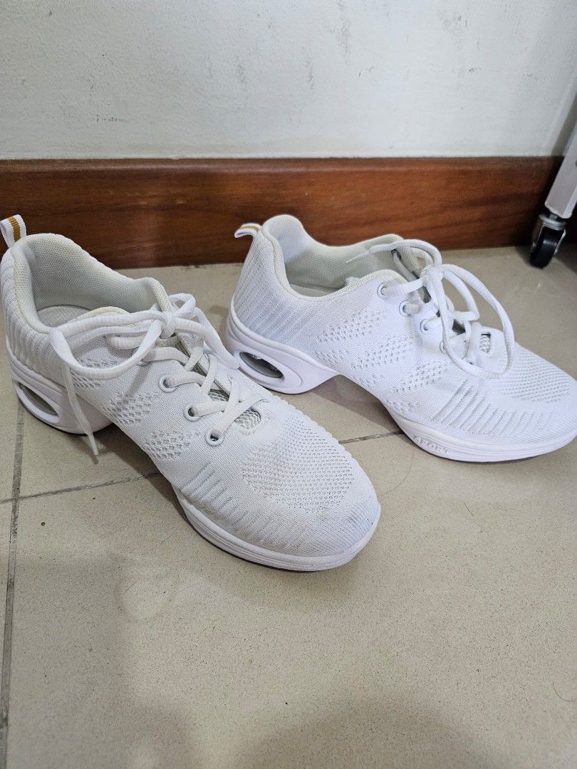 Dance top sneakers white